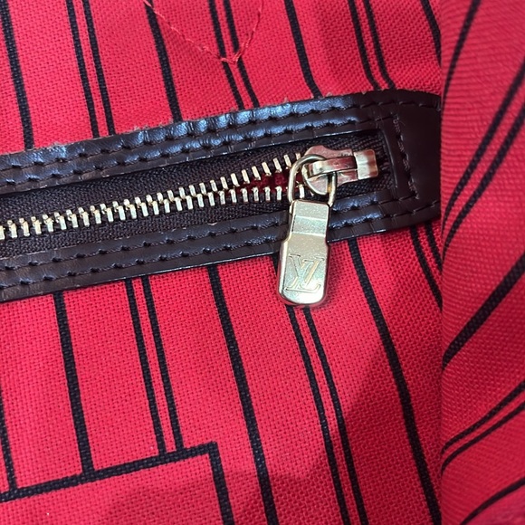 Louis Vuitton Neverfull GM Tote - Picture 16 of 17